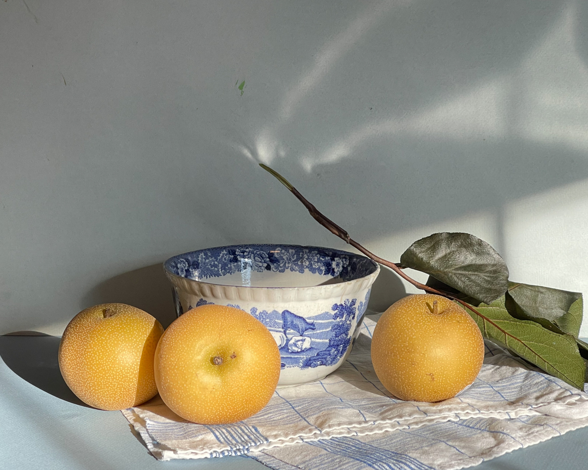 asian-pear-next-to-bowl