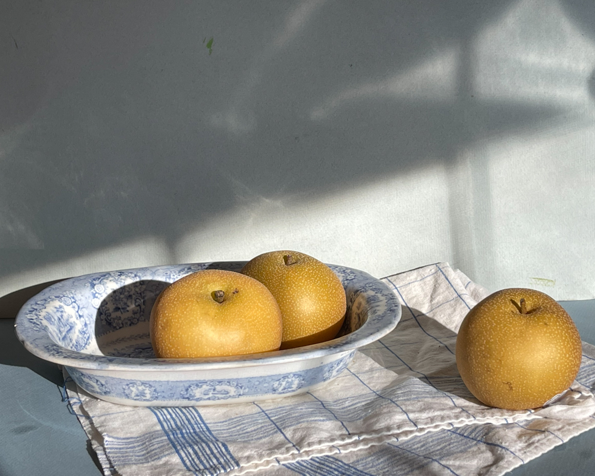 asian-pears-in-dish