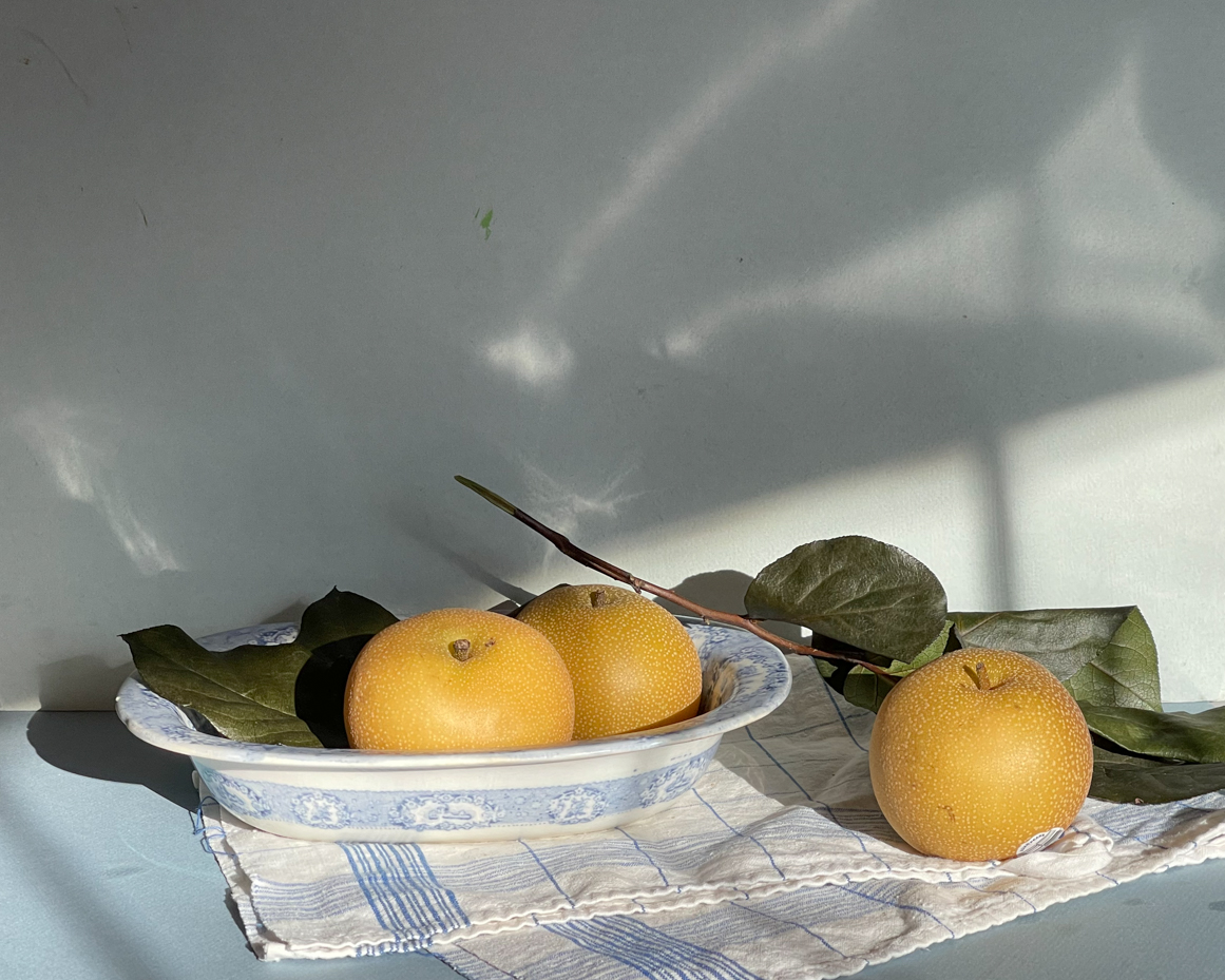 asian-pears-with-leaves