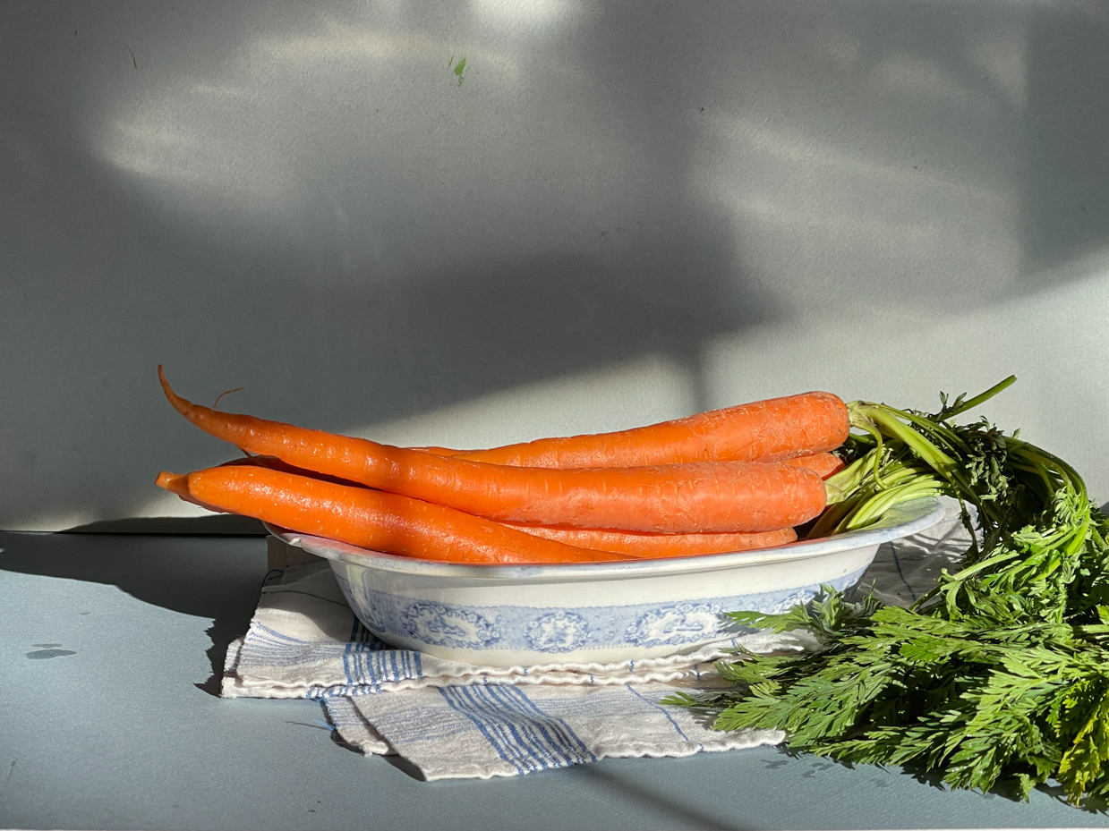 carrots-in-dish-with-towel