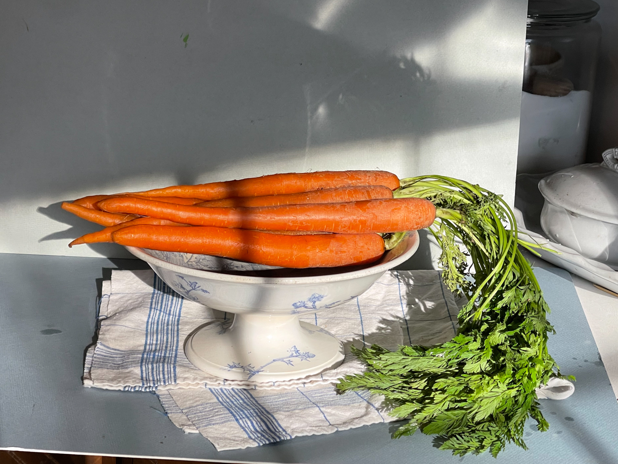 carrots-in-pedestal