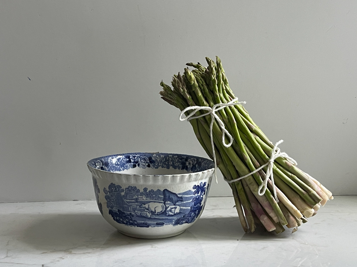 asparagus-leaning-on-bowl