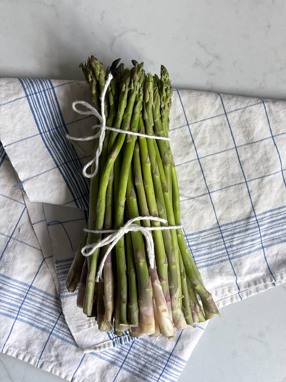 flat-lay-of-asparagus