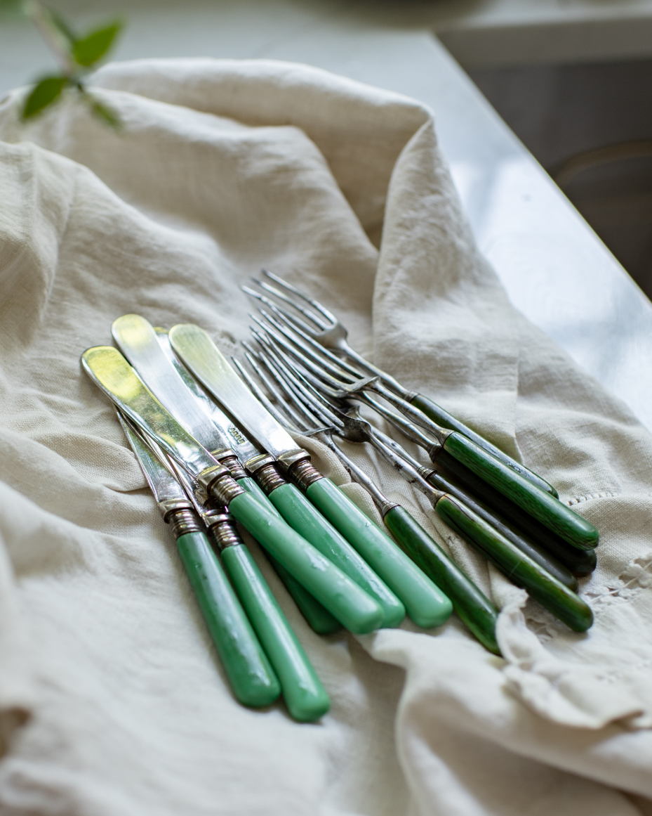 green-knife-and-fork-set