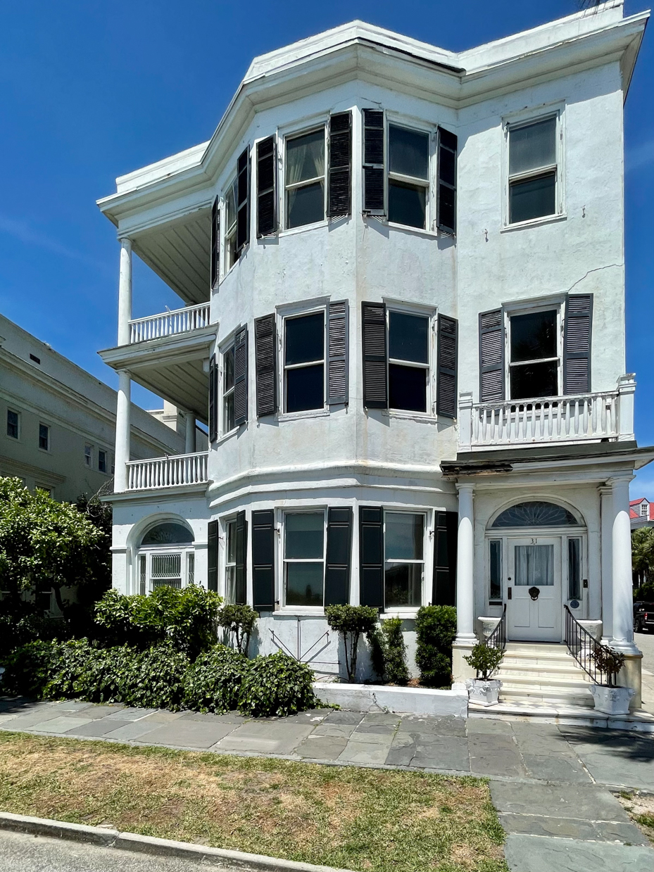 white-house-with-side-balcony