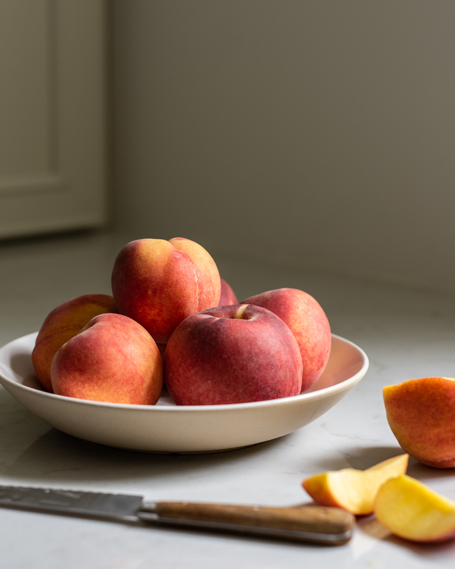 peaches-in-bowl-with-knife