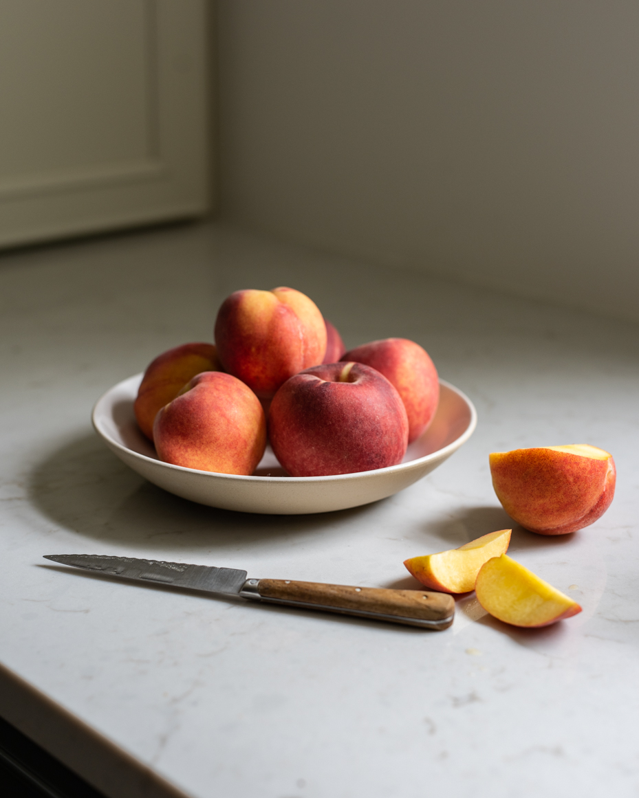 peaches-in-dish-with-slices