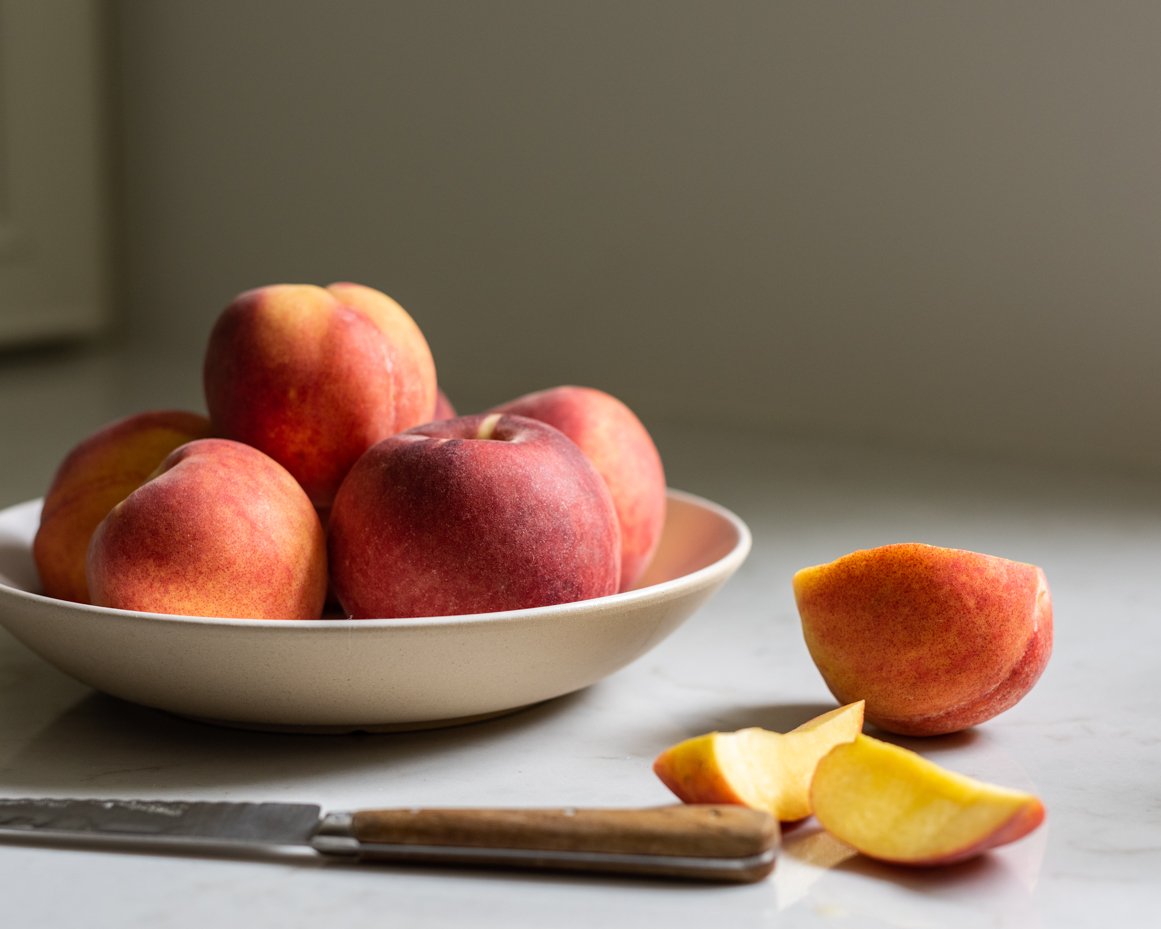 peaches-and-sliced-peaches