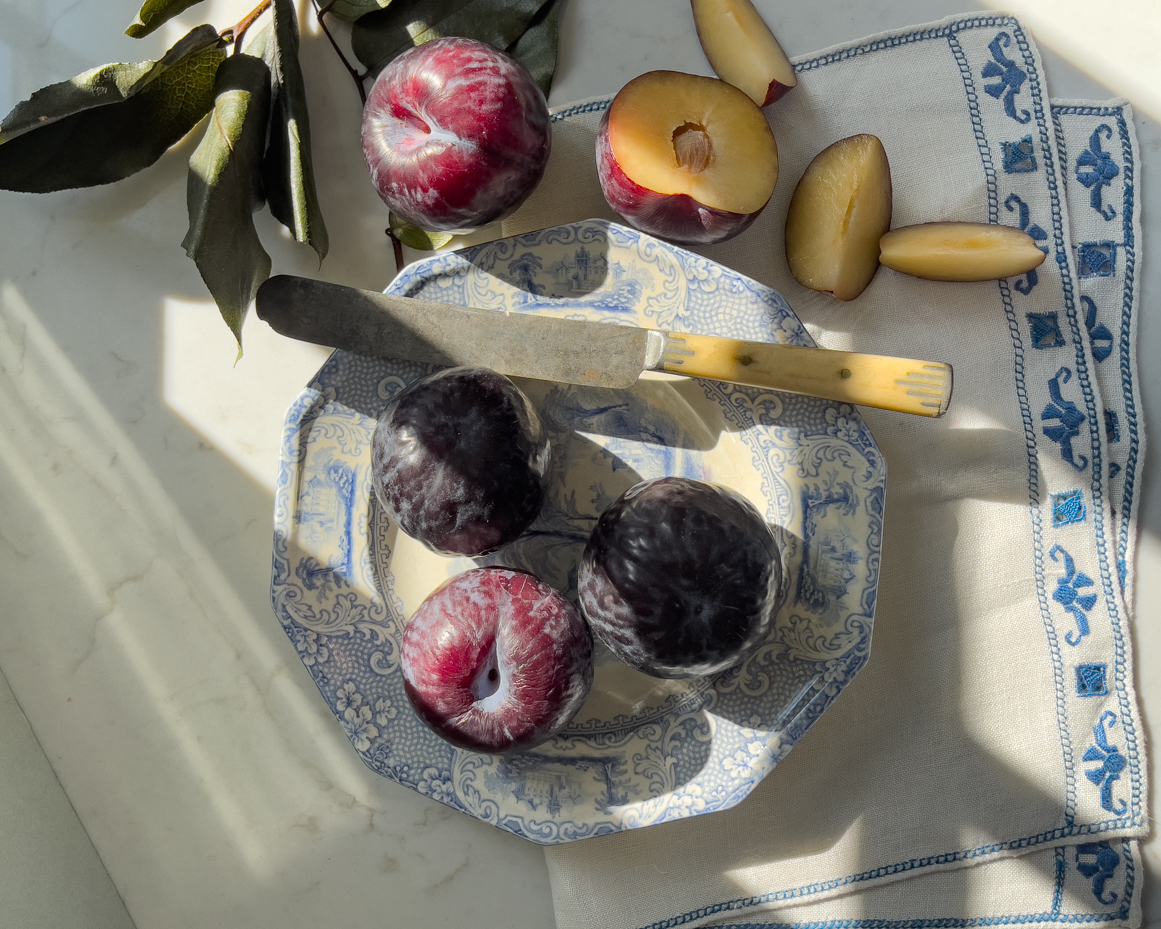 plums-and-plum-slices