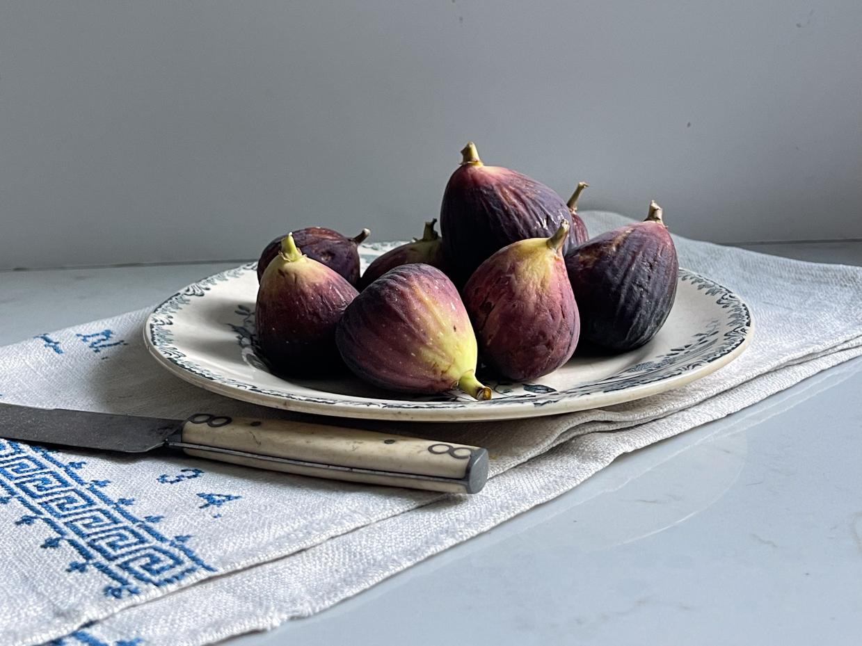 figs-on-a-plate