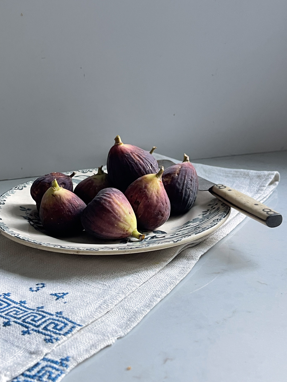 figs-on-a-plate