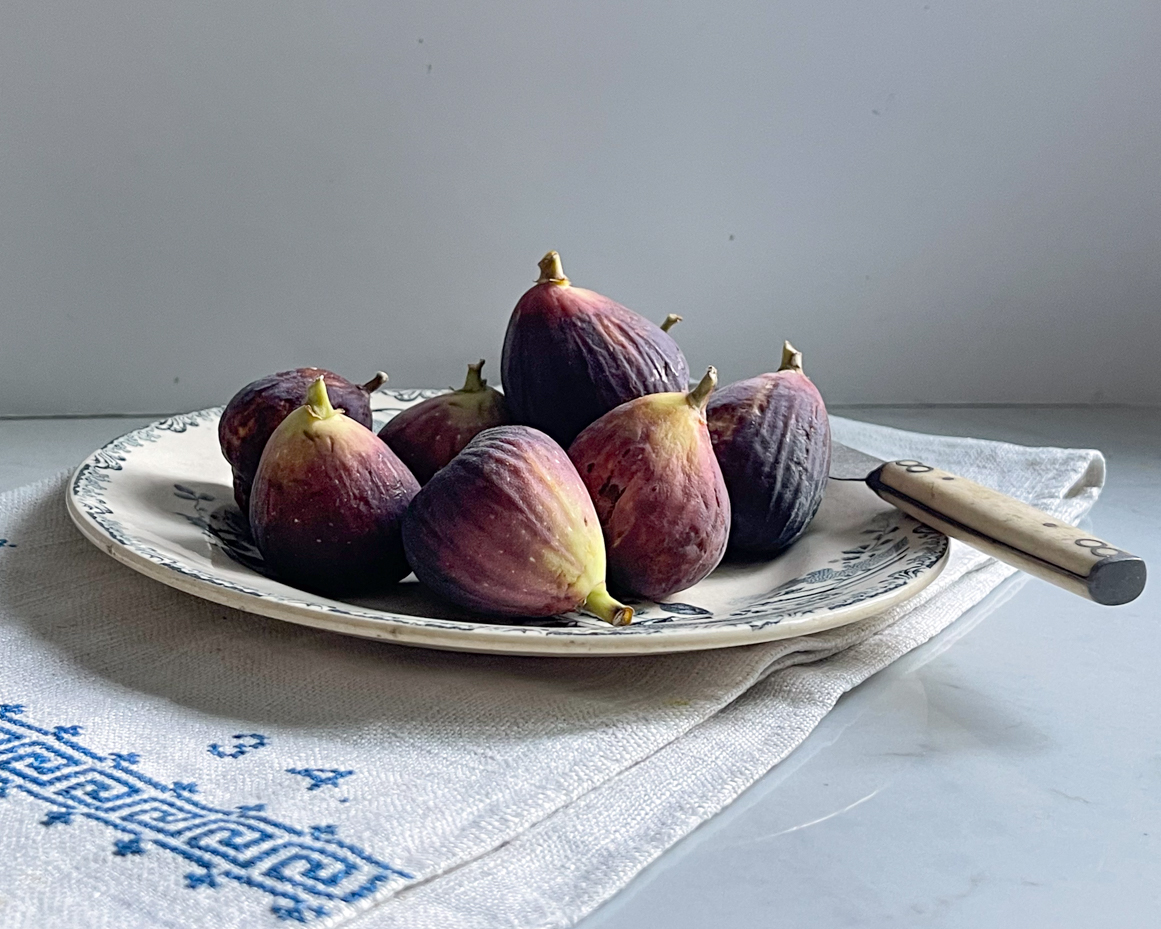 figs-on-a-plate