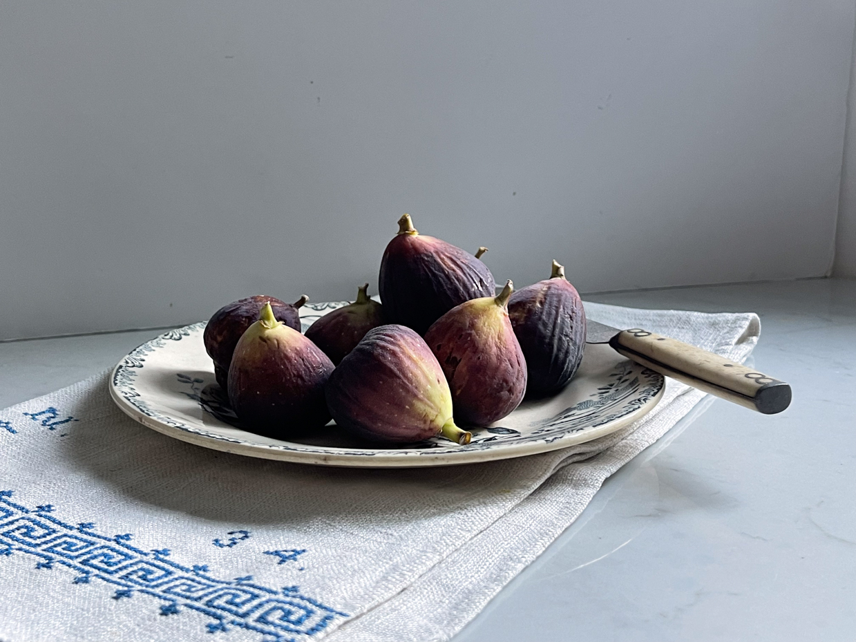 figs-on-a-plate