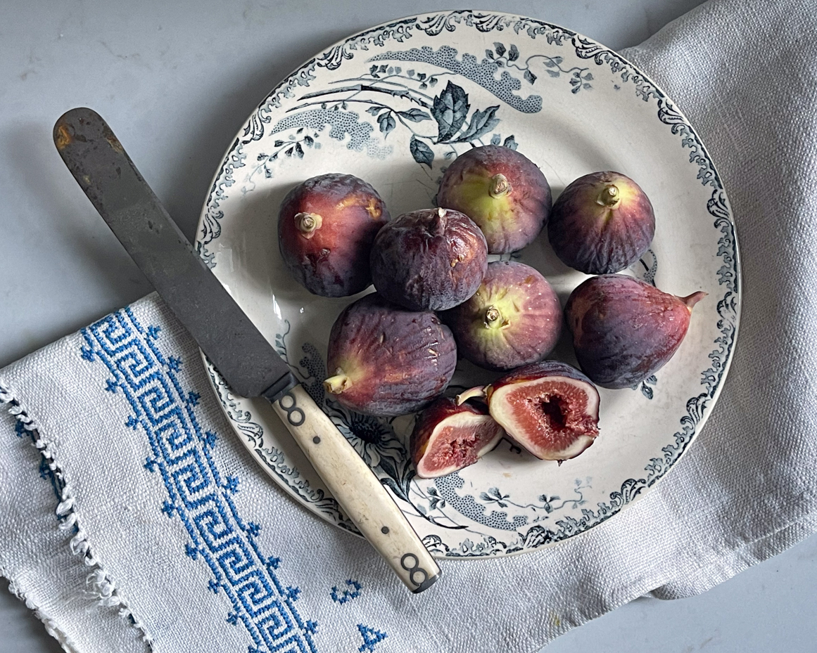 figs-on-a-plate