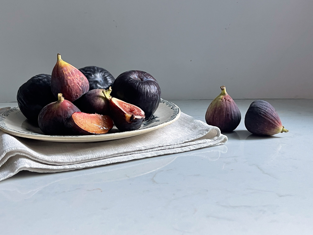 figs-on-a-plate