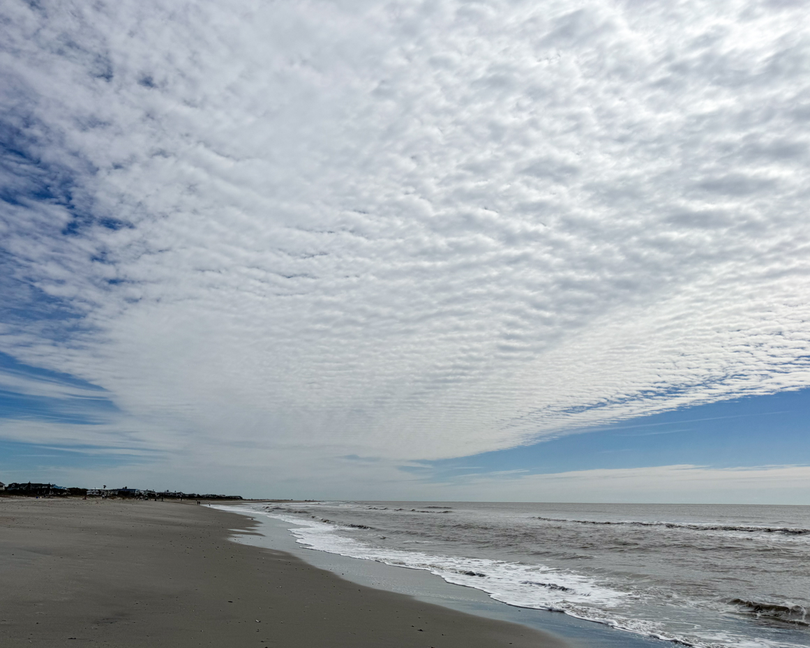 ocean-waves-with-clouds