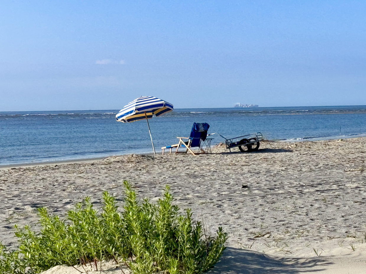 umbrella-and-chair-on-the-beach