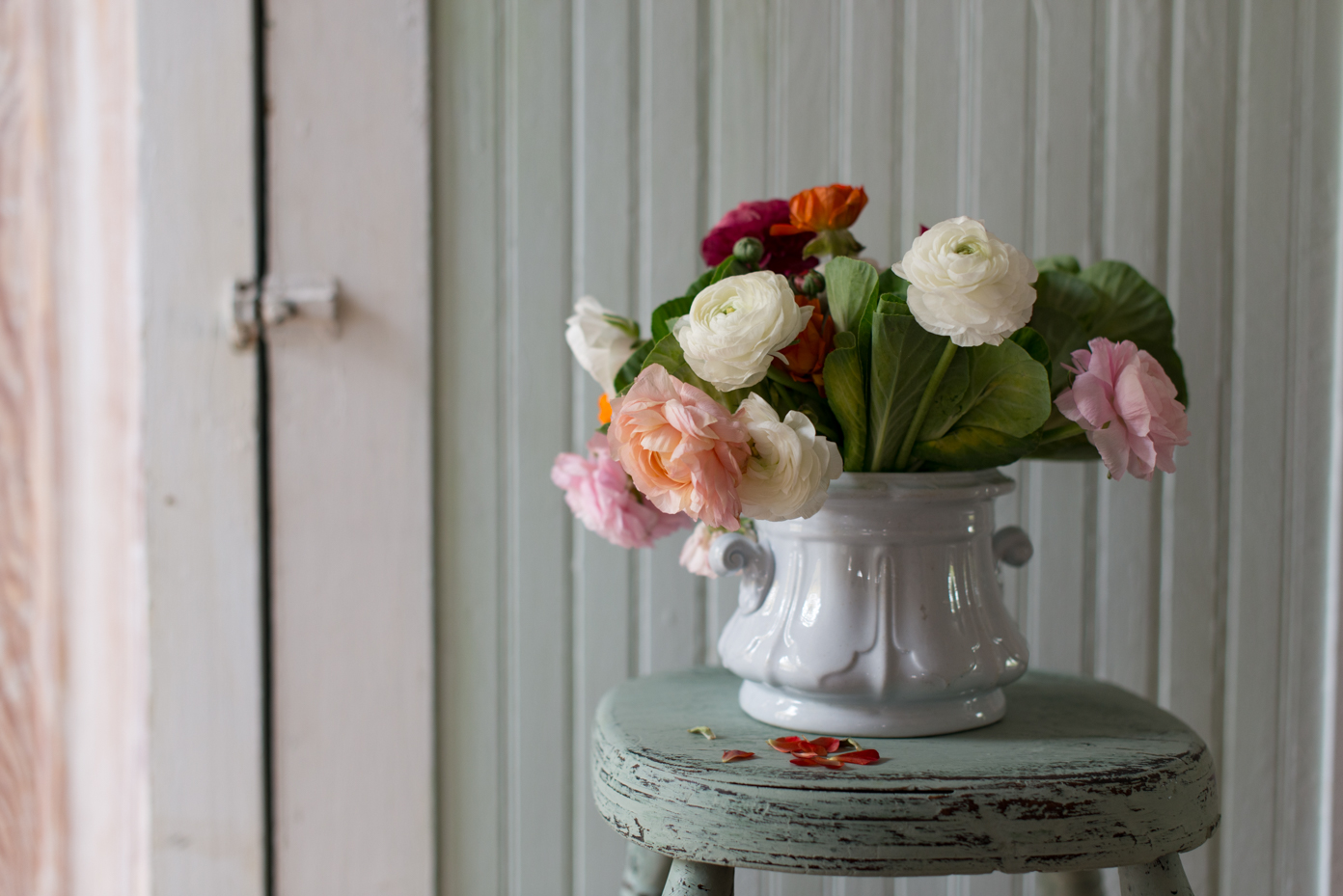 flowers-in-vase-on-stool