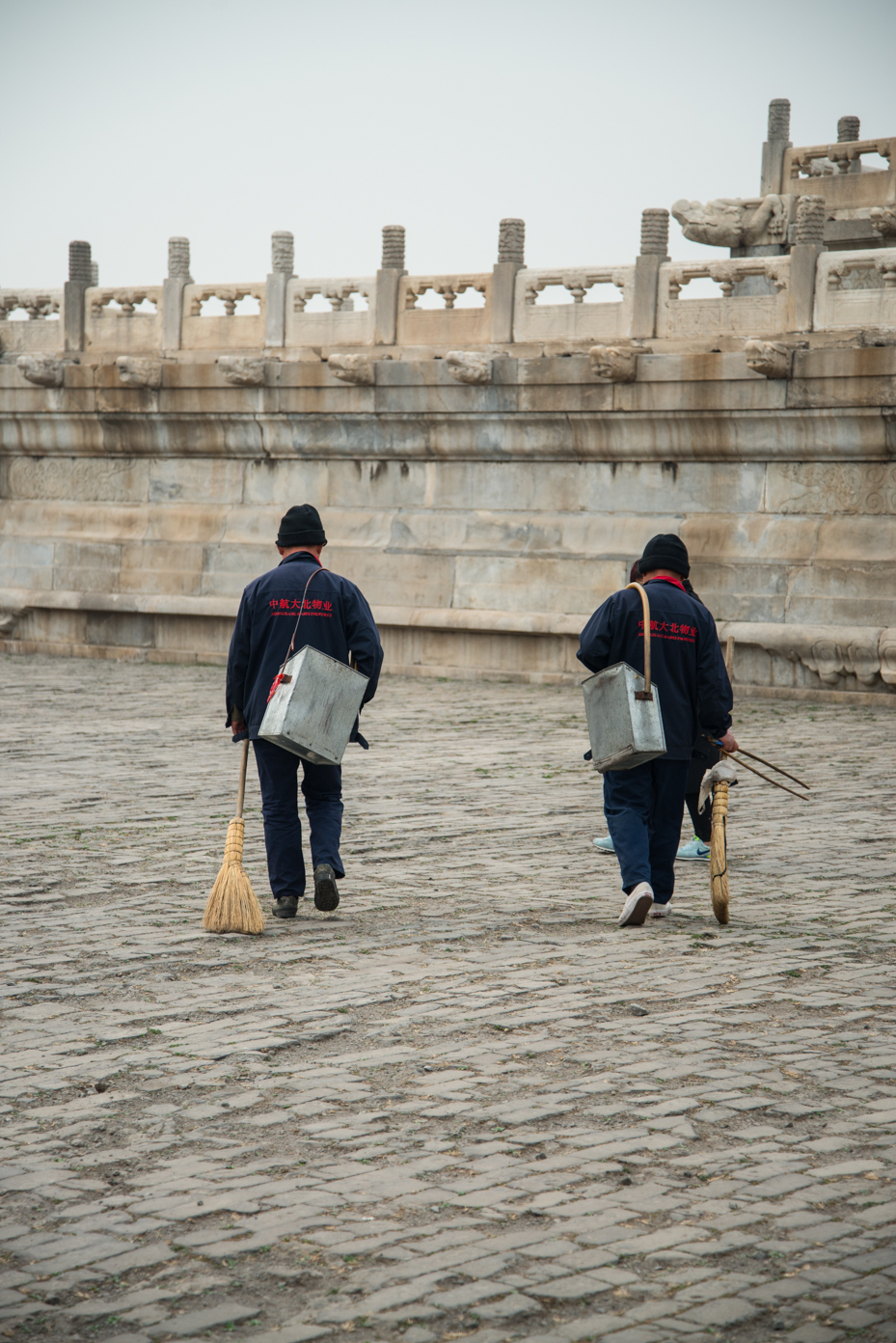 horizontal-straw-broom