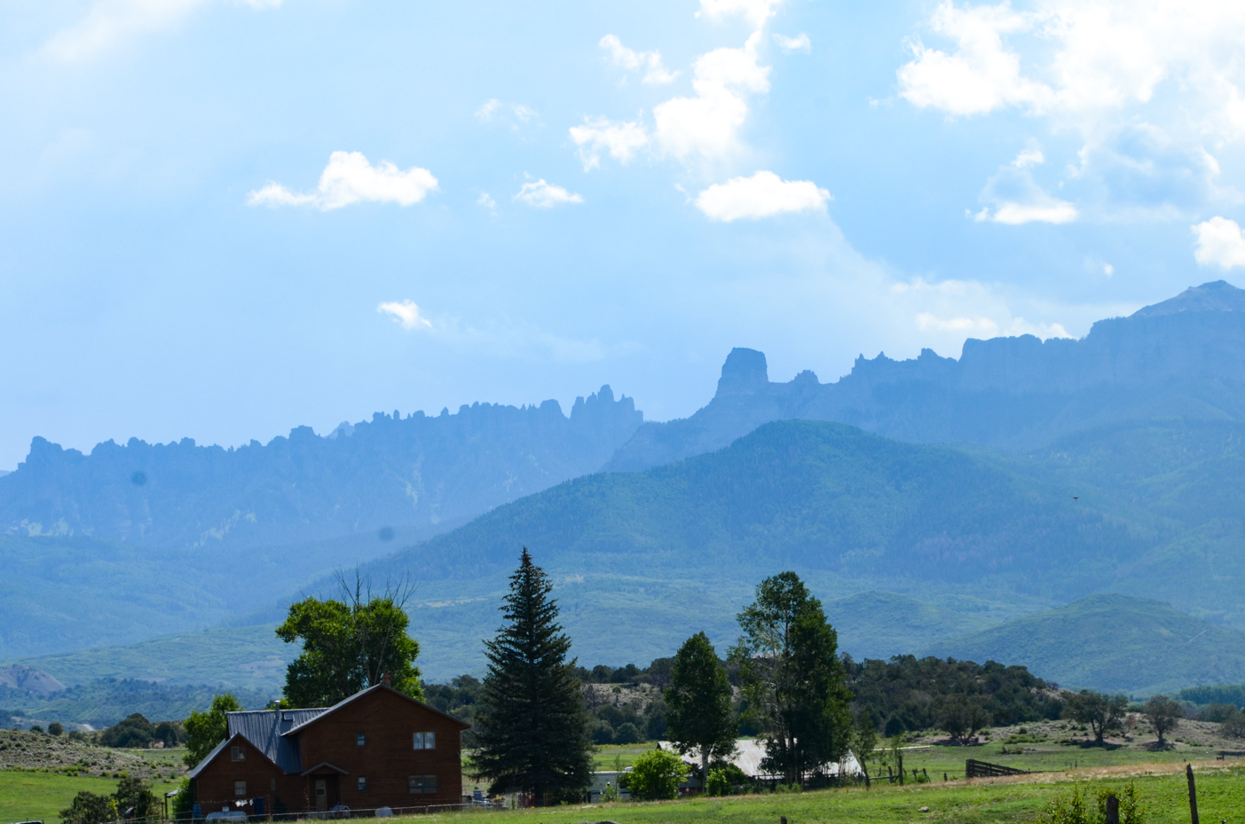 rustic-colorado-cabin-with-dramatic-cimarron-mountains-vista