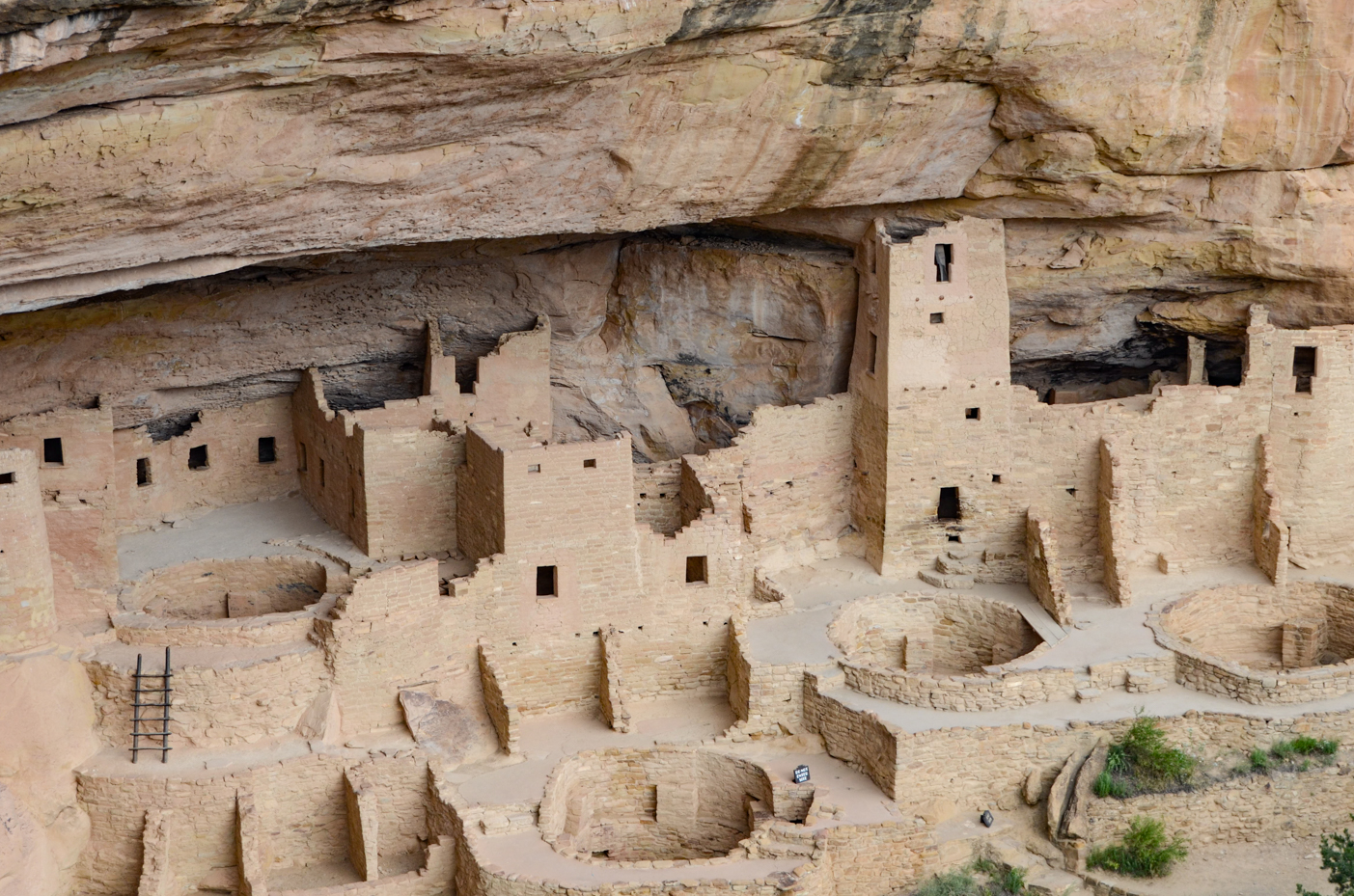 ancient-cliff-dwelling-complex-in-rocky-canyon-archaeological-site