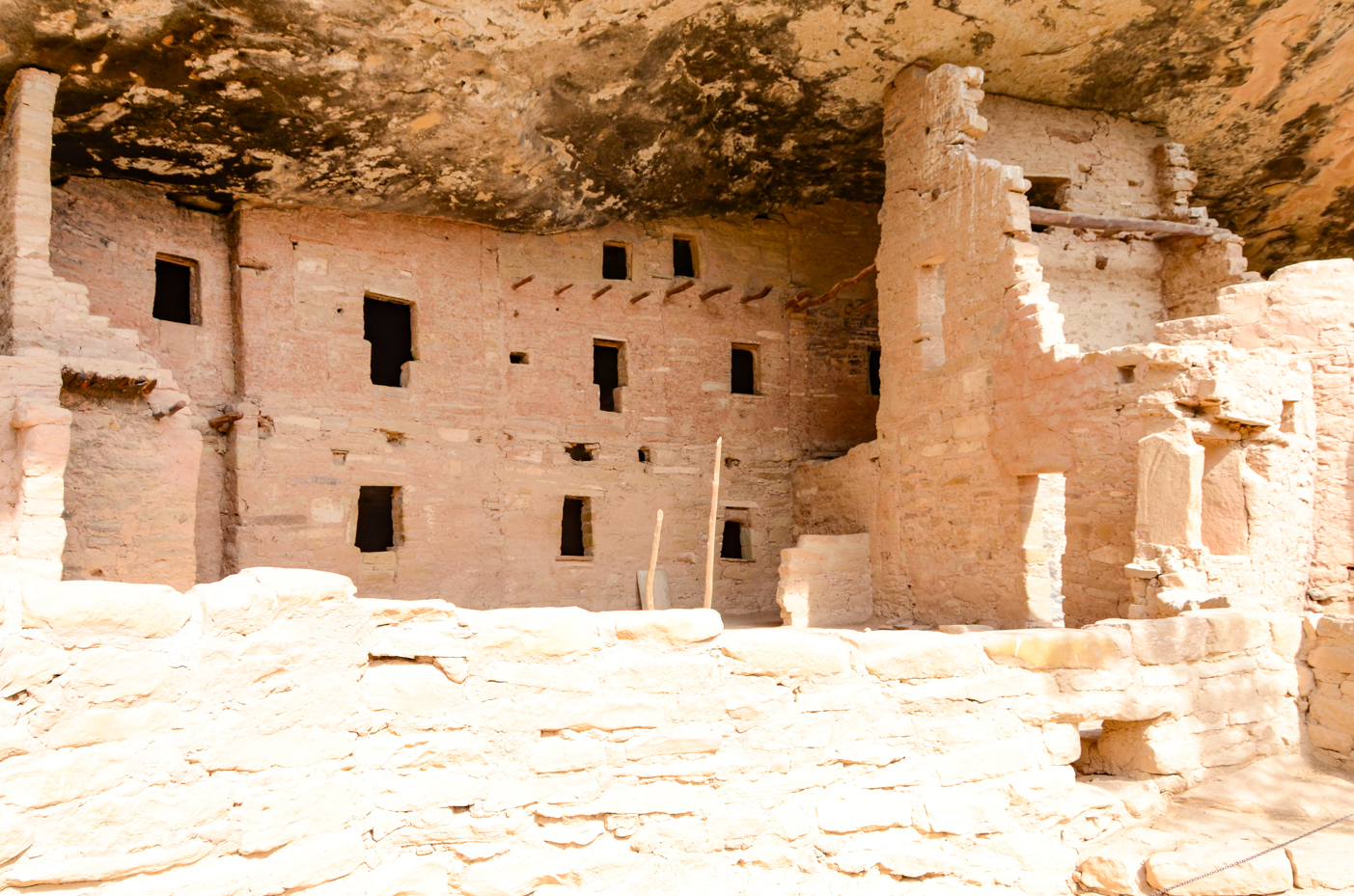 ancient-cliff-dwelling-ruins-in-desert-canyon-historical-site