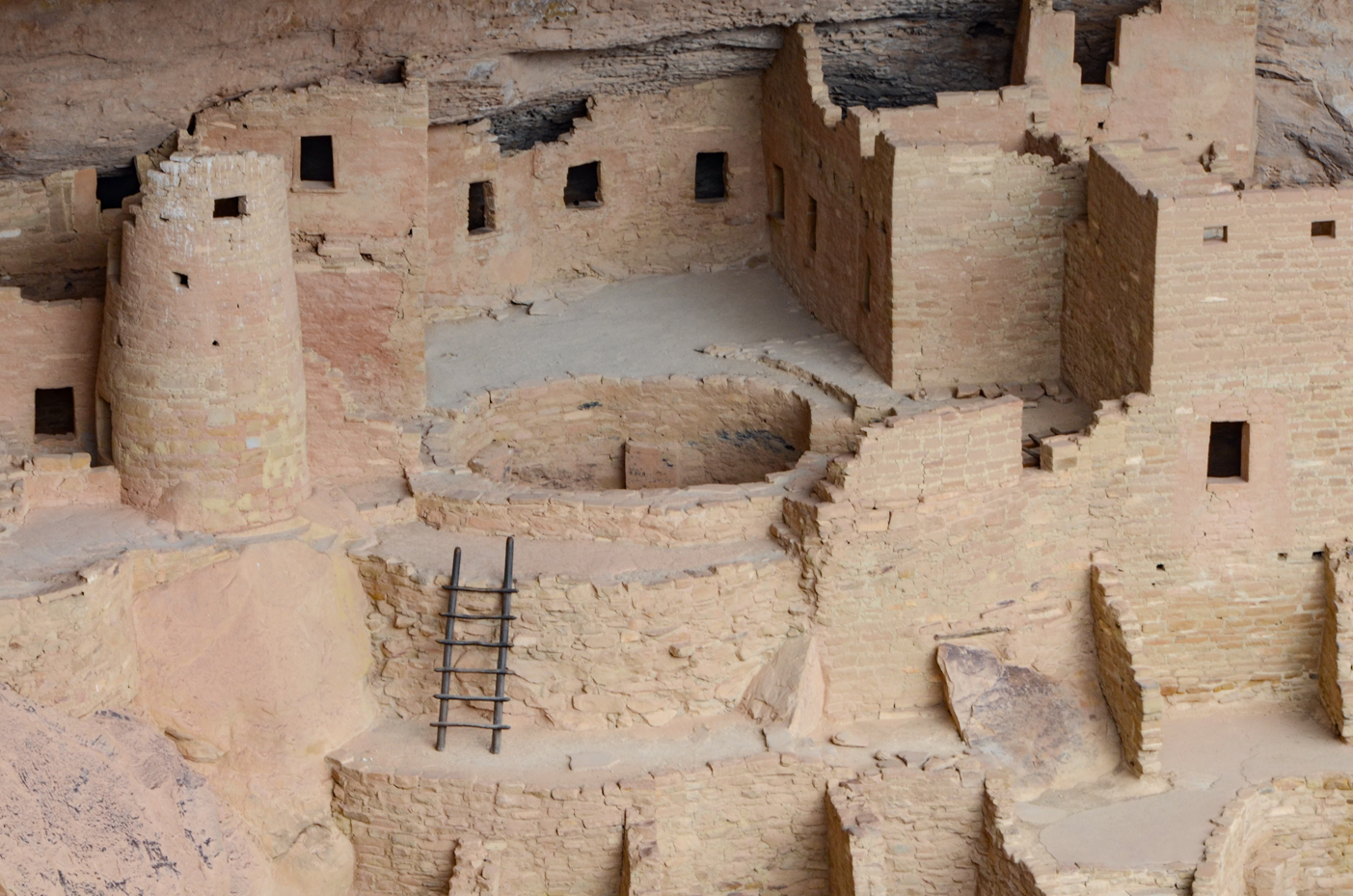 ancient-cliff-dwellings-ruins