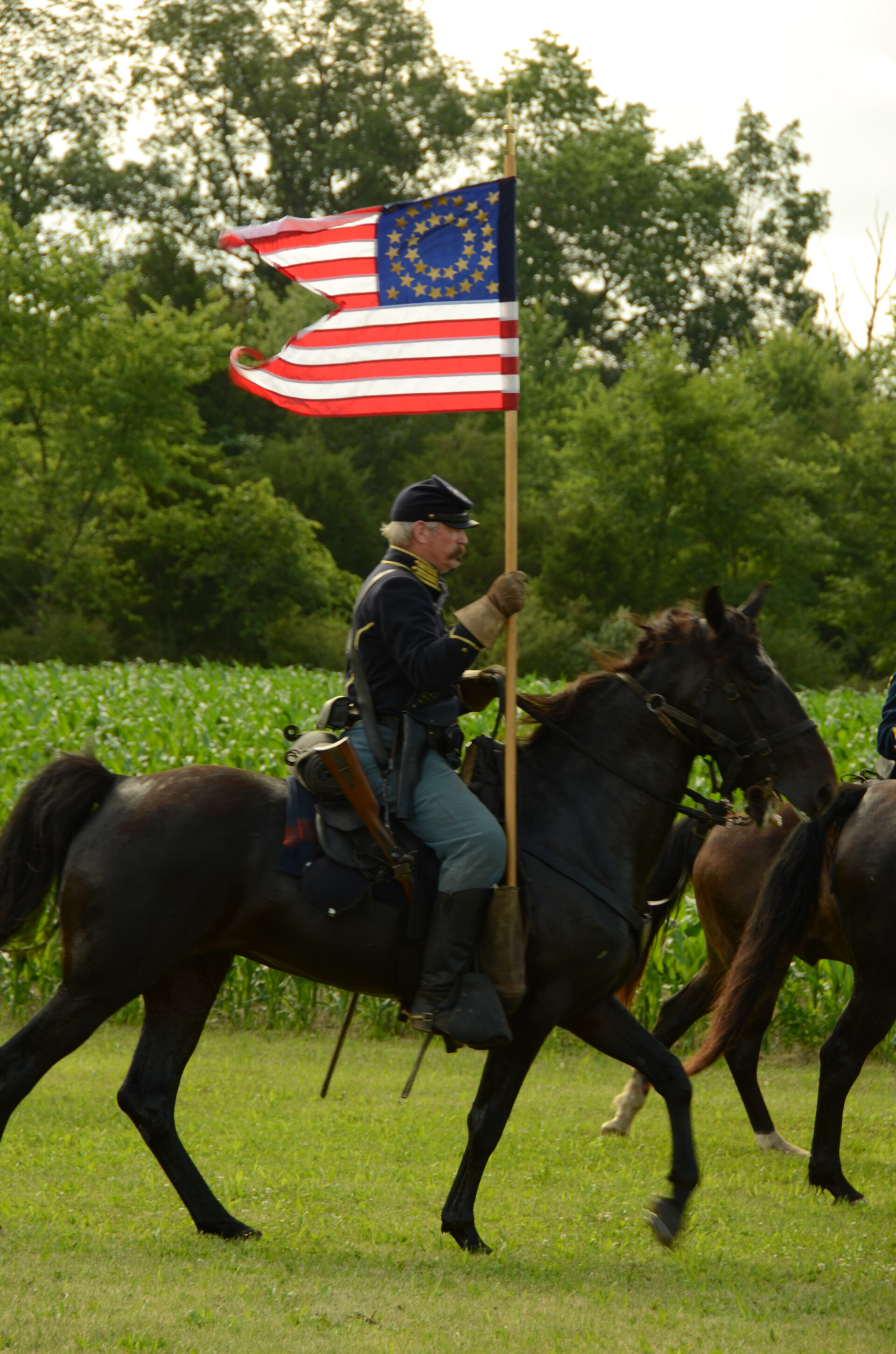 civil-war-union-soldier-on-horseback-with-34-star-flag