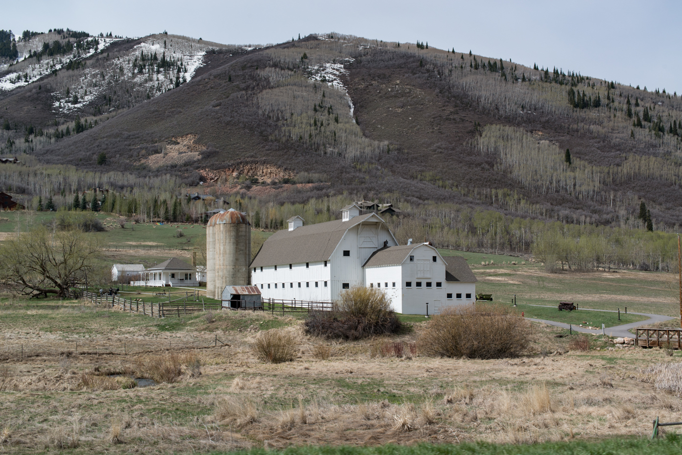 scenic-mountain-farm-with-barn-and-silo