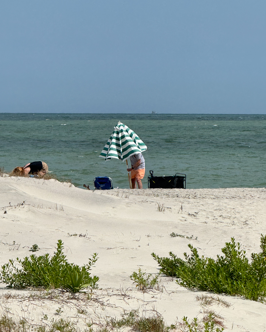 umbrella-closing-on-beach