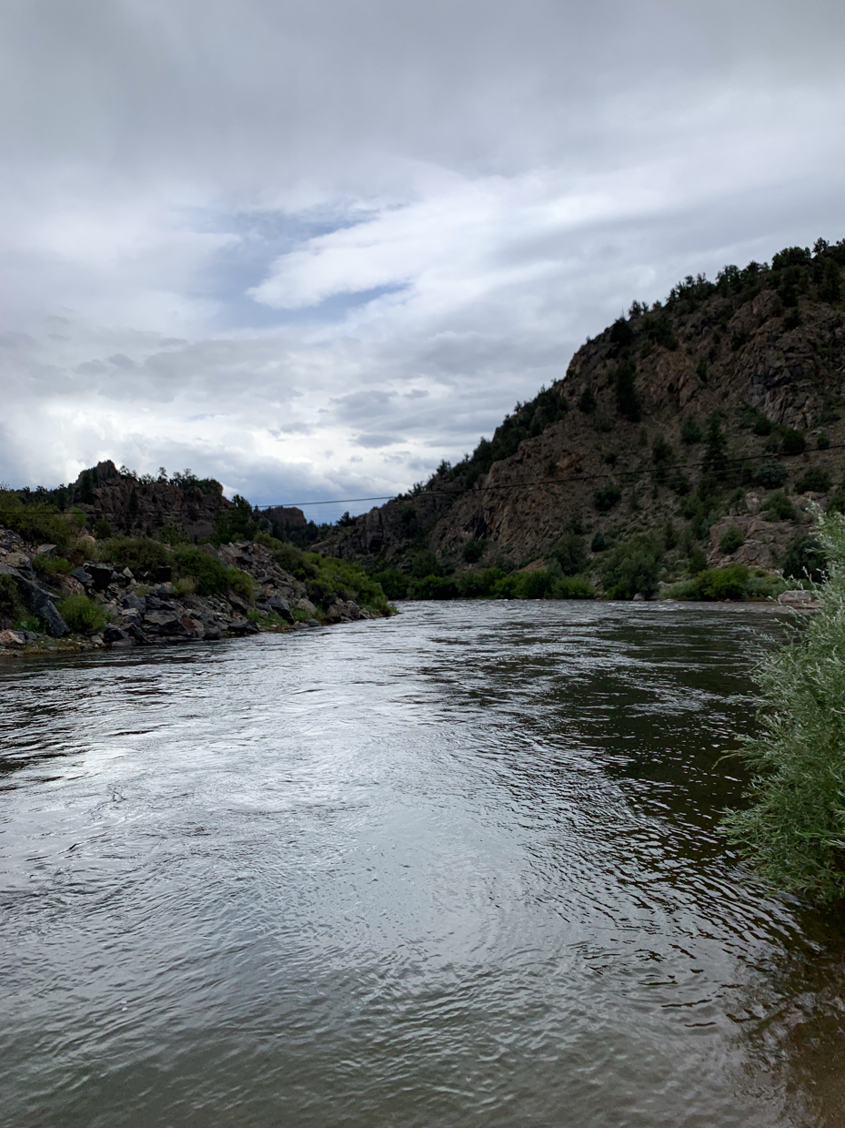 calm-river-flowing-through-rocky-canyon-with-overcast-sky-royalty-free-nature-landscape-reference-photo-for-scenic-waterways-wilderness-and-outdoor-adventure