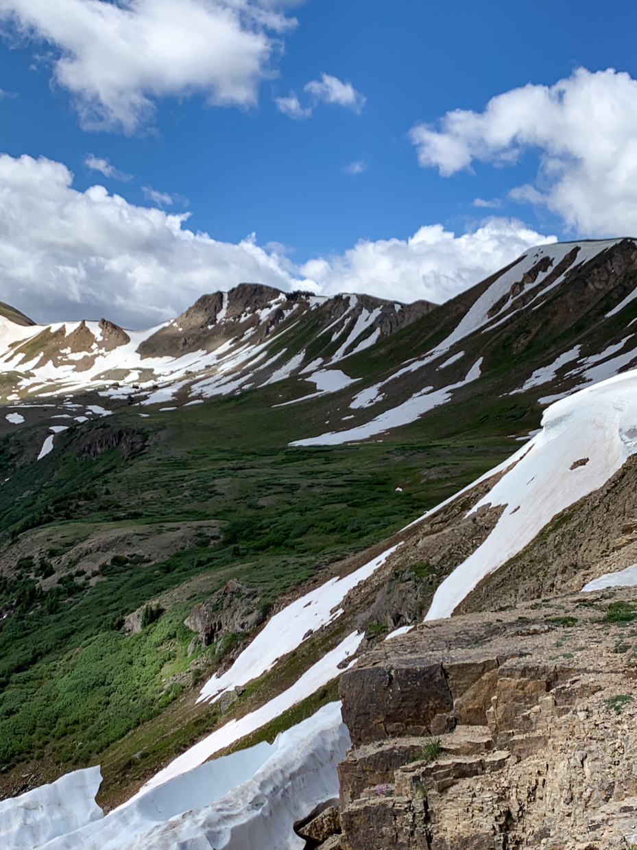 snow-capped-mountain-peaks-and-rocky-cliffs-under-blue-sky-royalty-free-alpine-landscape-reference-photo-for-scenic-mountain-views-wilderness-and-outdoor-adventure