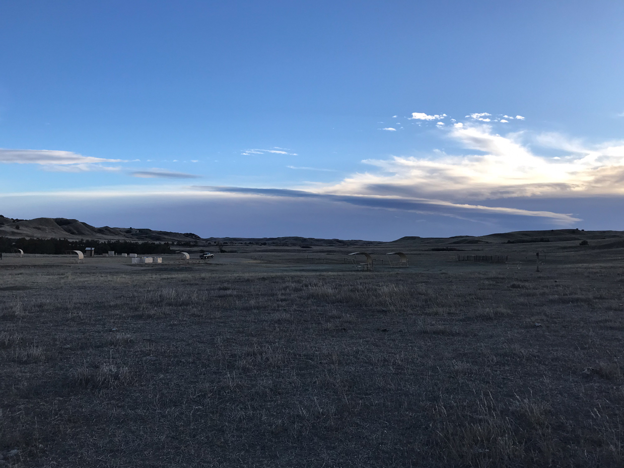 vast-open-plains-sunset-with-rolling-hills-scenic-sky-and-dry-grasslands-royalty-free-landscape-reference-photo-for-nature-horizon-and-evening-lighting-photography