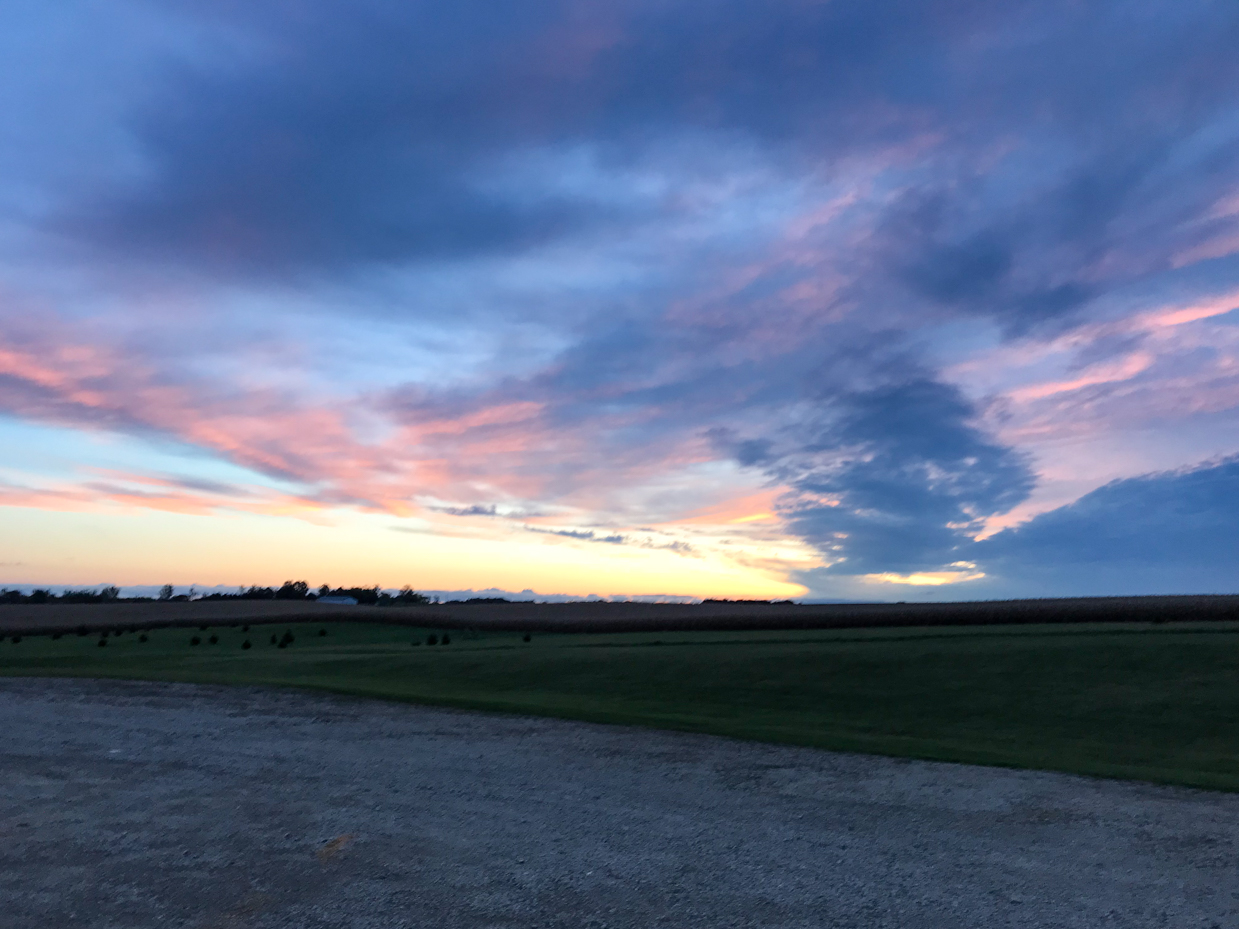 vibrant-sunset-over-open-fields-with-dramatic-cloudscape-royalty-free-nature-landscape-reference-photo-for-scenic-skies-evening-horizon-and-countryside-views