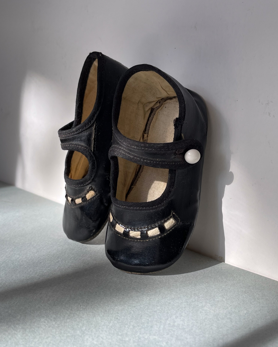 vintage-child-black-shoes-artist-reference-photos