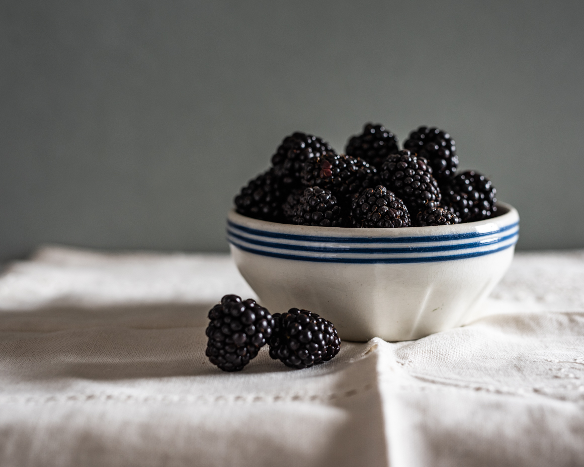 blackberries-in-striped-bowl-on-white-cloth-close-up-artist-reference