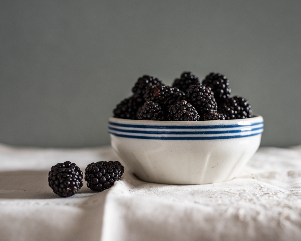 fresh-blackberries-in-blue-striped-bowl-on-white-cloth-artist-reference