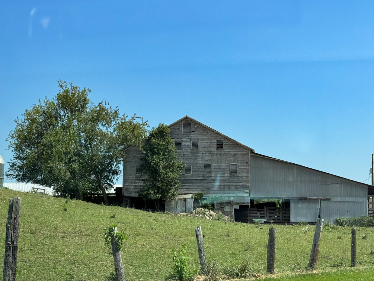 rustic-barn-on-countryside-farm-with-blue-sky-rural-landscape-photography