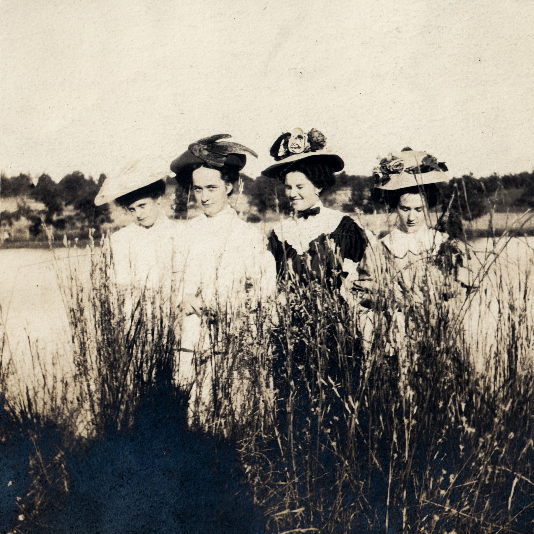 portrait-of-group-with-hats-3