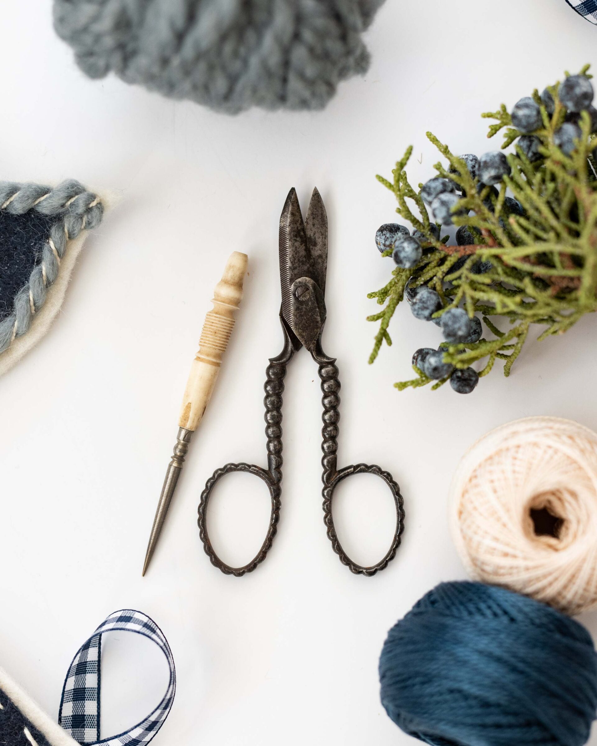 antique-scissors-and-natural-decor-elements-for-crafting