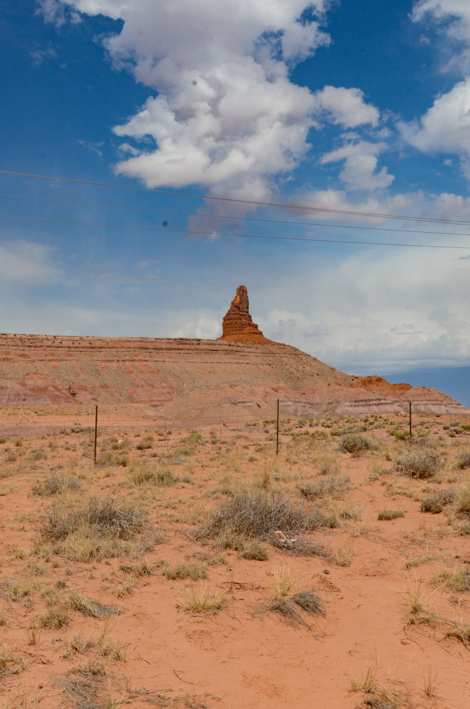 iconic-desert-pinnacle-towering-over-vibrant-red-sands-in-monument-valley-utah