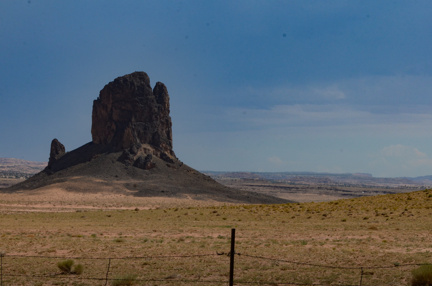 majestic-butte-towering-over-vast-desert-plains-in-monument-valley-arizona