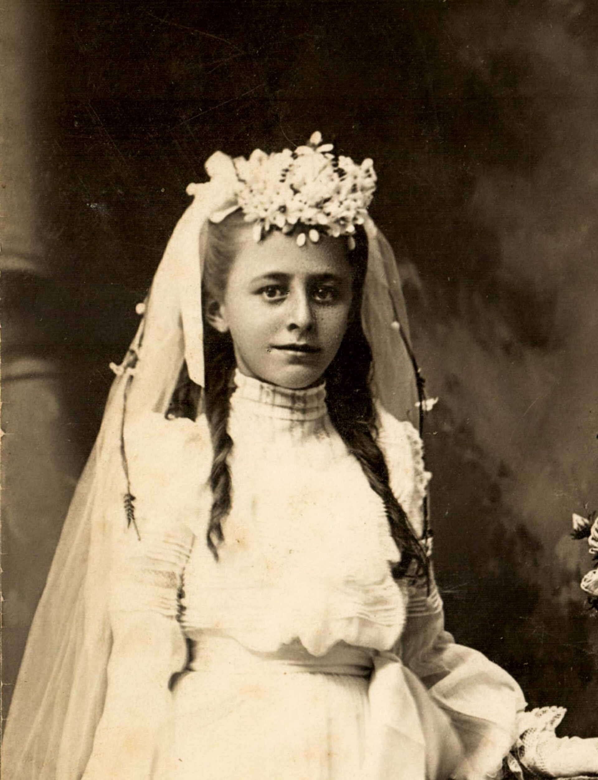 victorian-portrait-of-young-girl-in-floral-crown-and-veil-1890s-vintage-photography