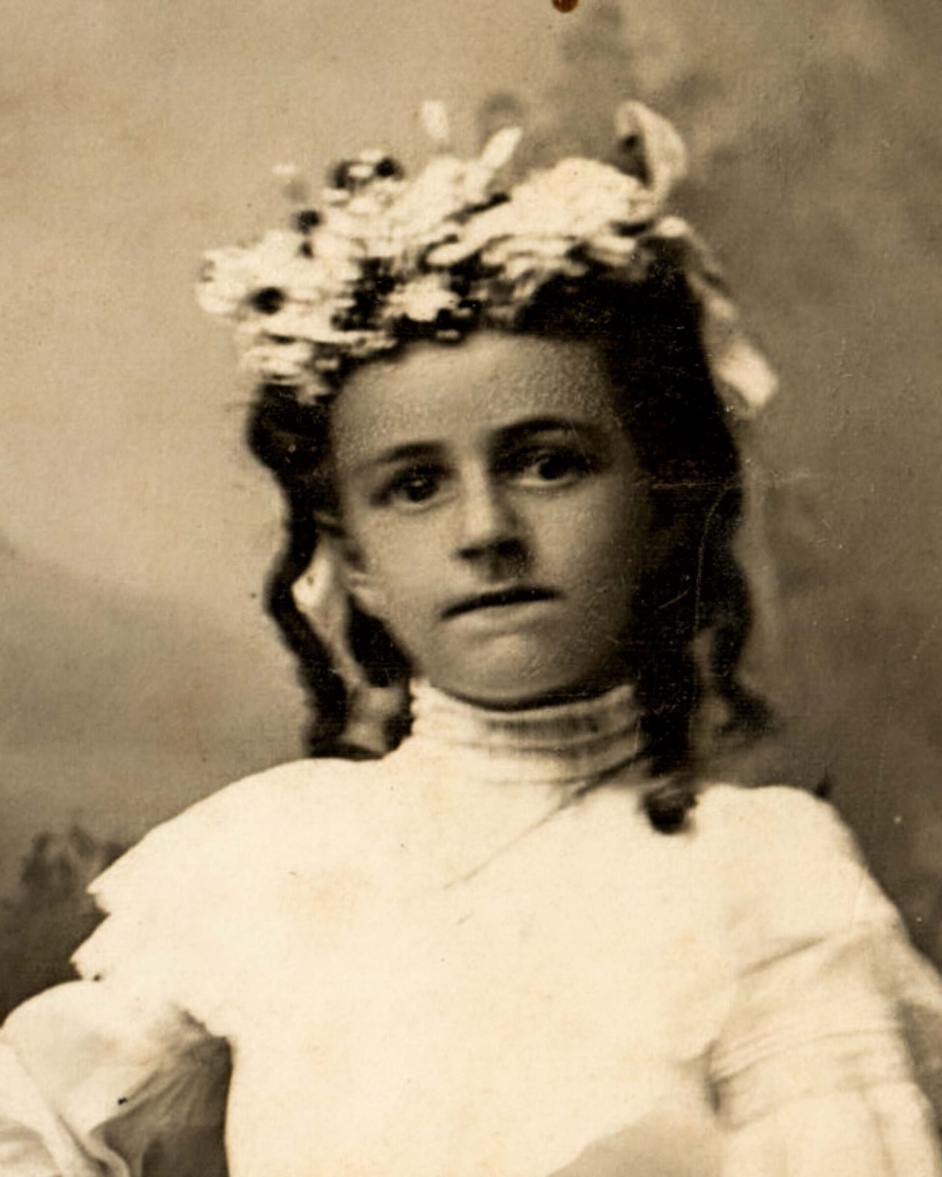 victorian-portrait-of-young-girl-with-floral-crown-1890s-vintage-photography