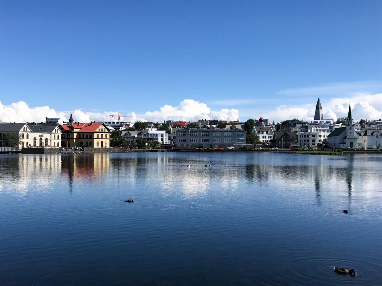 beautiful-lakeside-view-of-reykjaviks-colorful-buildings-and-skyline-scenic-icelandic-cityscape