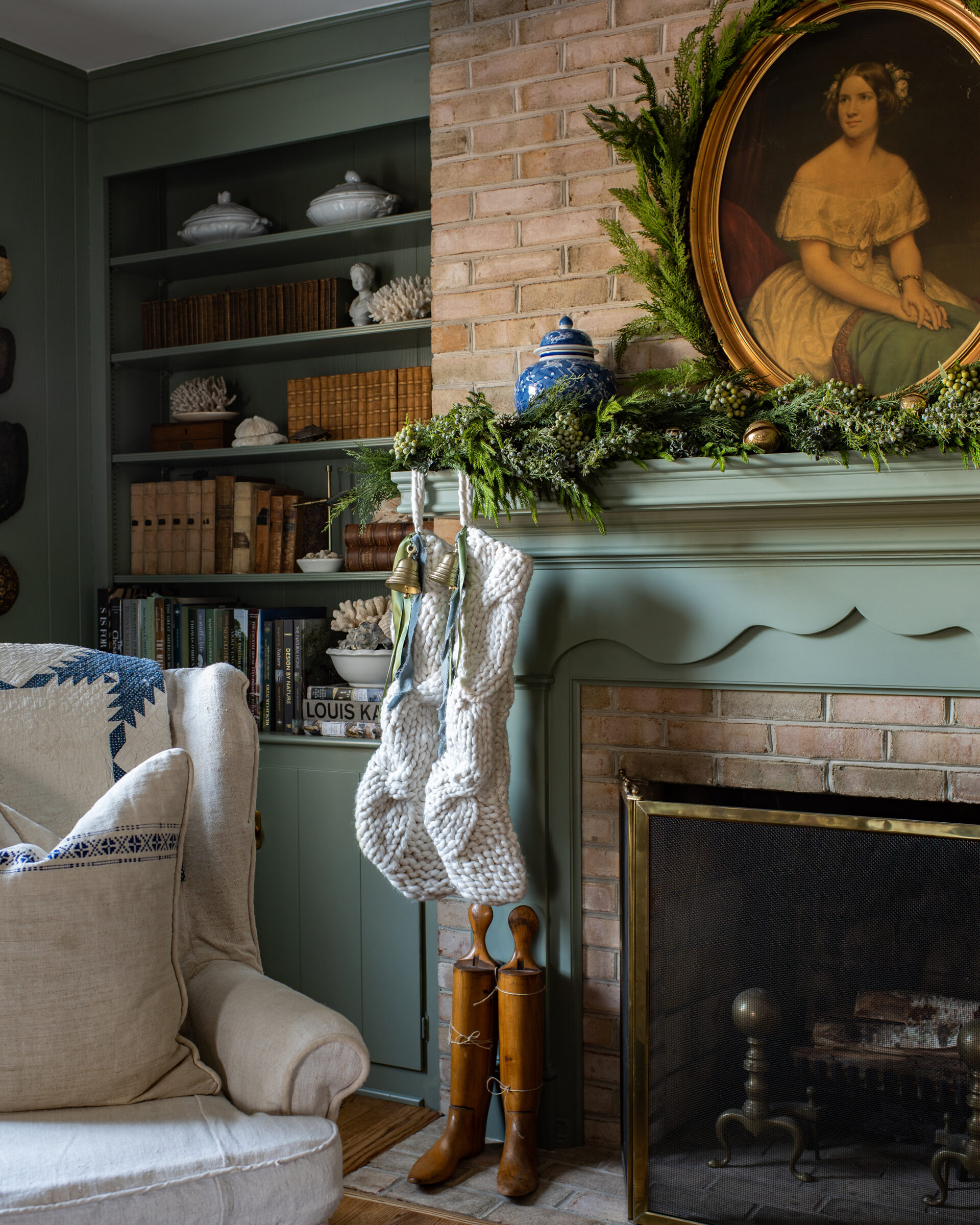 cozy-vintage-christmas-living-room-with-stockings-and-festive-fireplace-decor