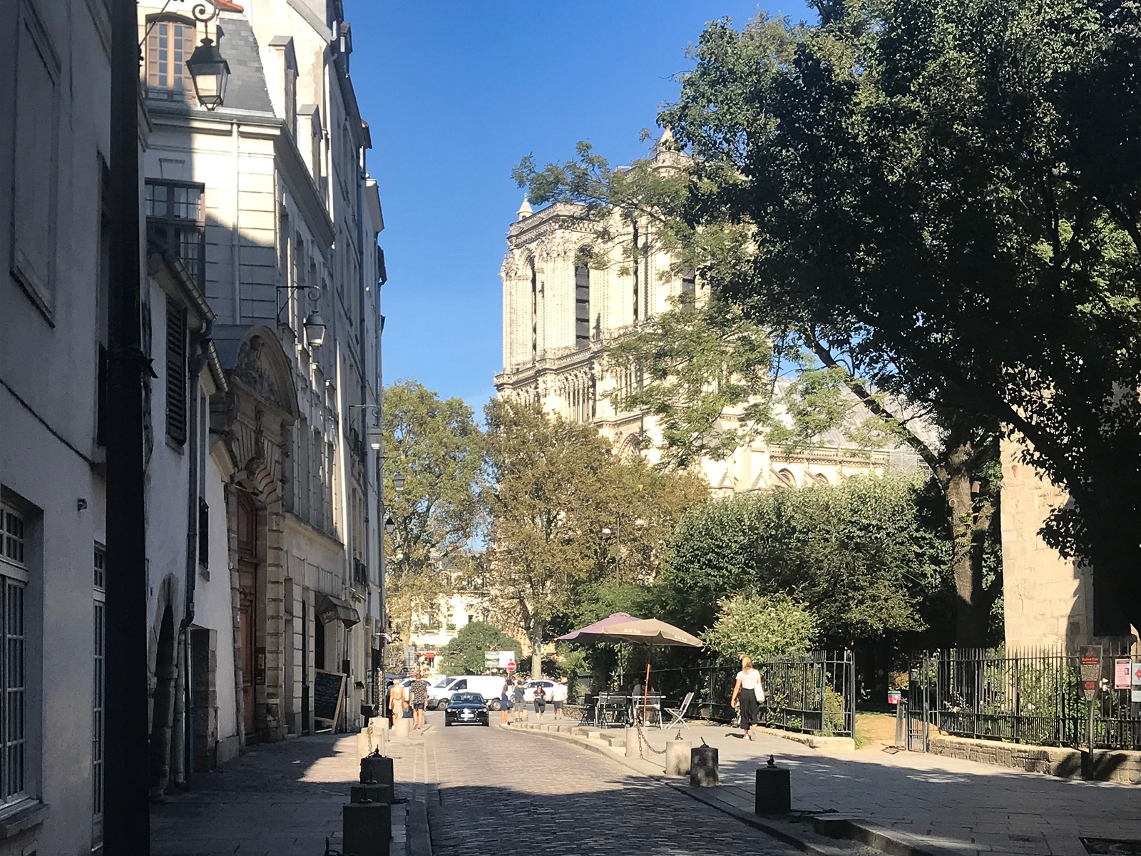 paris-france-cafe-notre-dame