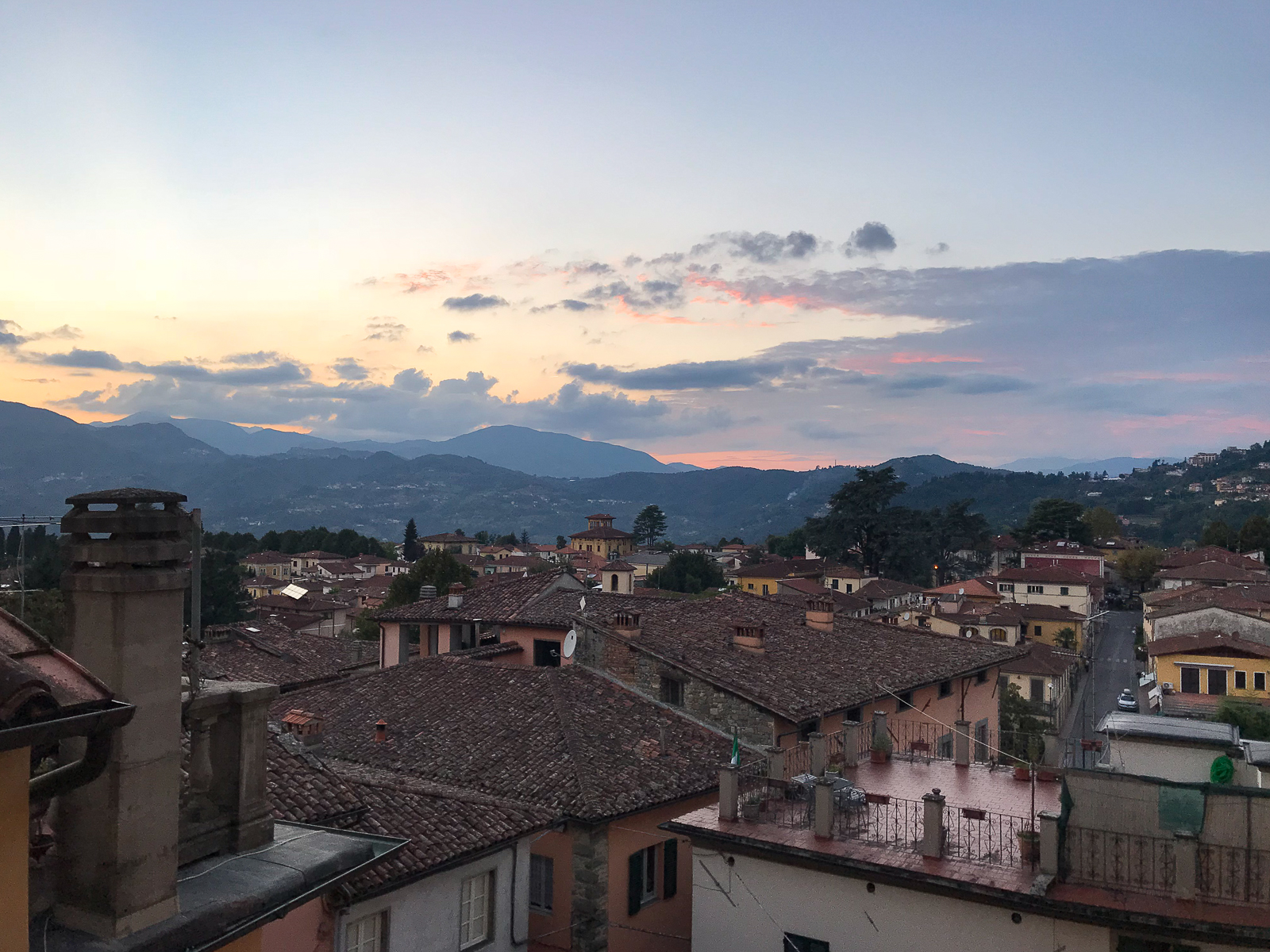 italy-tuscany-barga-mountains-sunset