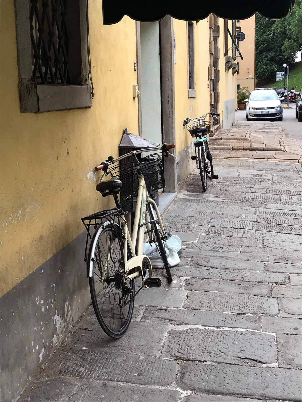 italy-tuscany-barga-bike