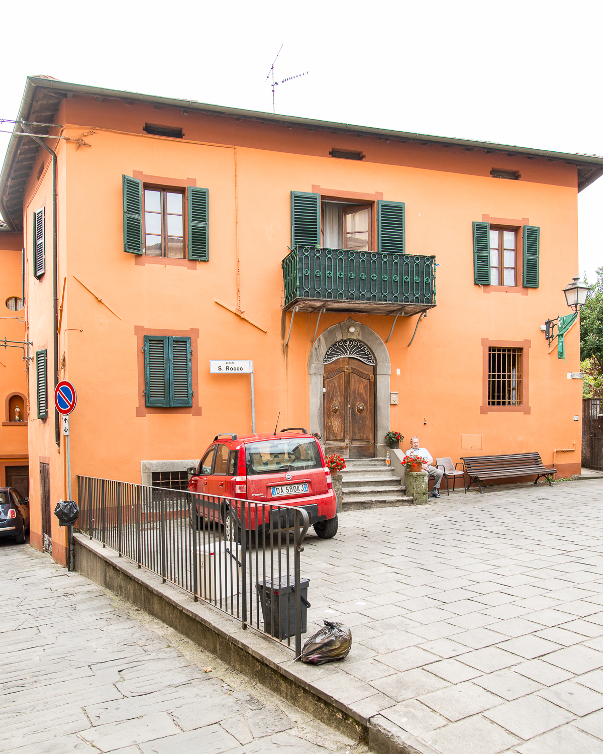 italy-tuscany-barga-town-cityscape-27